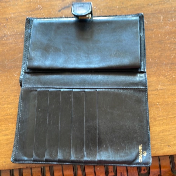 ๐๐HOST PICK๐๐ gorgeous Chanel Wallet black caviar skin - Picture 5 of 12